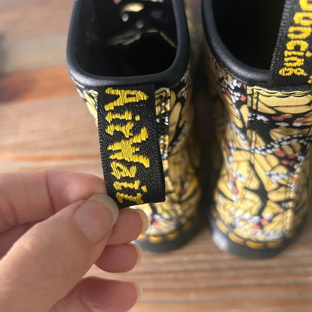 Dr. Martens 1460‎ W Butterfly Print Lace Up Ankle combat Boots Women's US 7